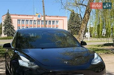 Седан Tesla Model 3 2018 в Ровно