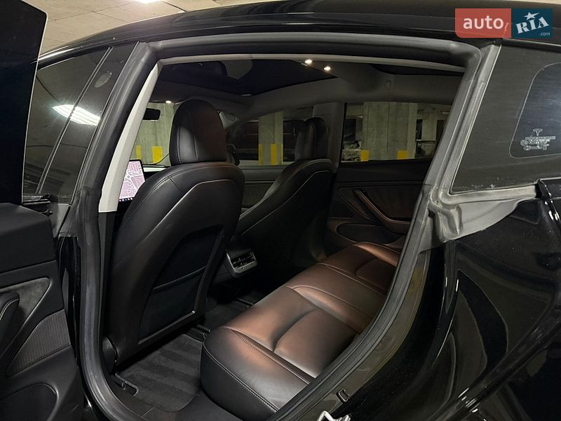 Седан Tesla Model 3 2018 в Тернополе