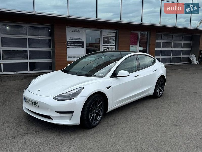 Седан Tesla Model 3 2022 в Киеве