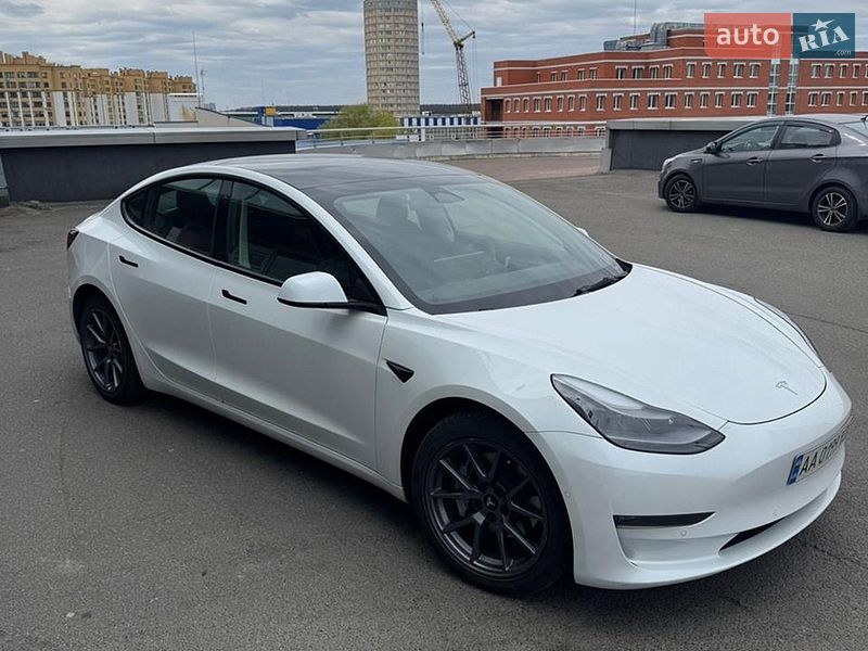 Седан Tesla Model 3 2022 в Киеве