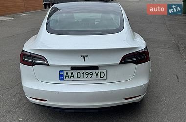 Седан Tesla Model 3 2022 в Киеве