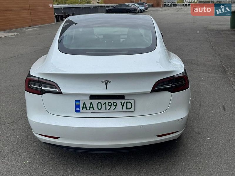 Седан Tesla Model 3 2022 в Киеве