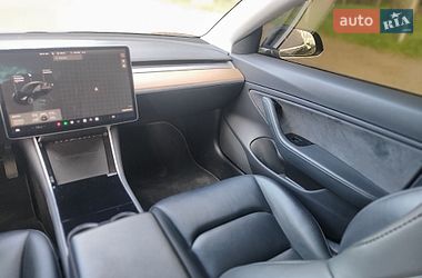 Седан Tesla Model 3 2018 в Киеве