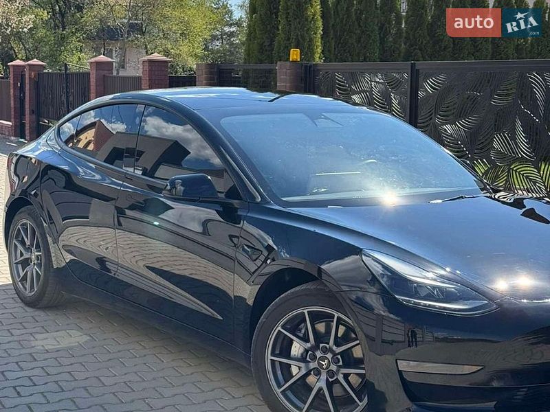Седан Tesla Model 3 2023 в Калуше