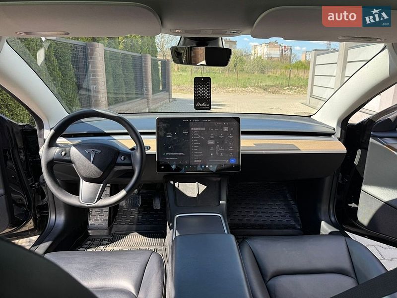 Седан Tesla Model 3 2023 в Калуше