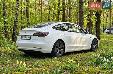 Седан Tesla Model 3 2020 в Черкассах