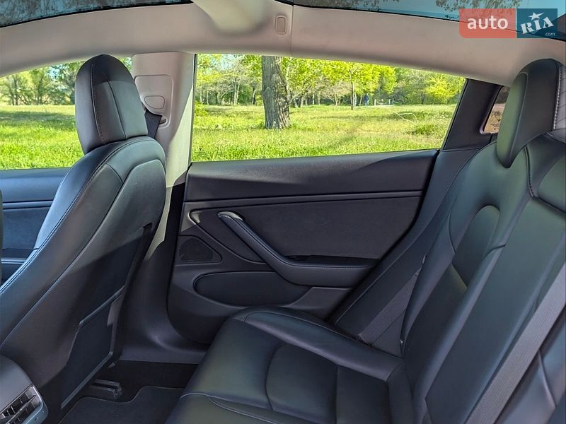 Седан Tesla Model 3 2018 в Днепре