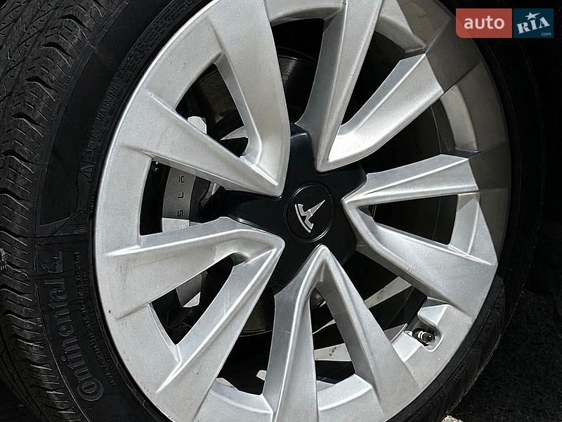Седан Tesla Model 3 2021 в Золочеве