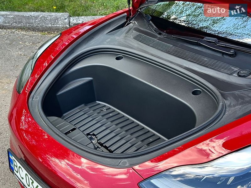 Седан Tesla Model 3 2021 в Золочеве