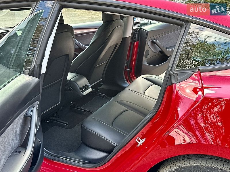 Седан Tesla Model 3 2021 в Золочеве