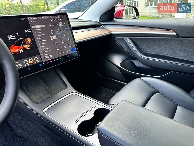 Седан Tesla Model 3 2021 в Золочеве