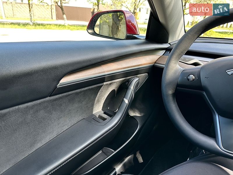 Седан Tesla Model 3 2021 в Золочеве