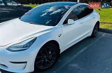Седан Tesla Model 3 2019 в Киеве