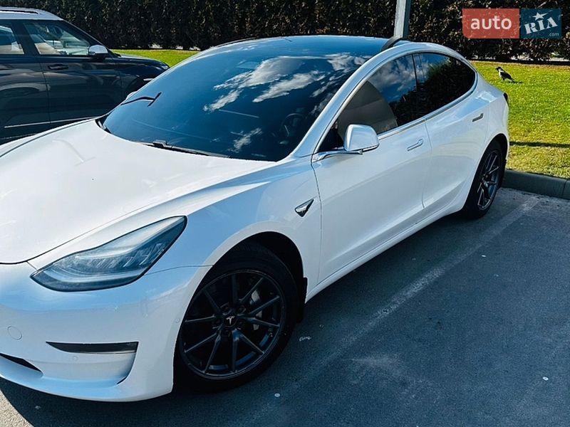 Седан Tesla Model 3 2019 в Киеве