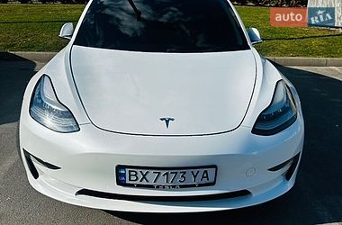 Седан Tesla Model 3 2019 в Киеве