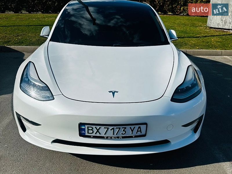 Седан Tesla Model 3 2019 в Киеве