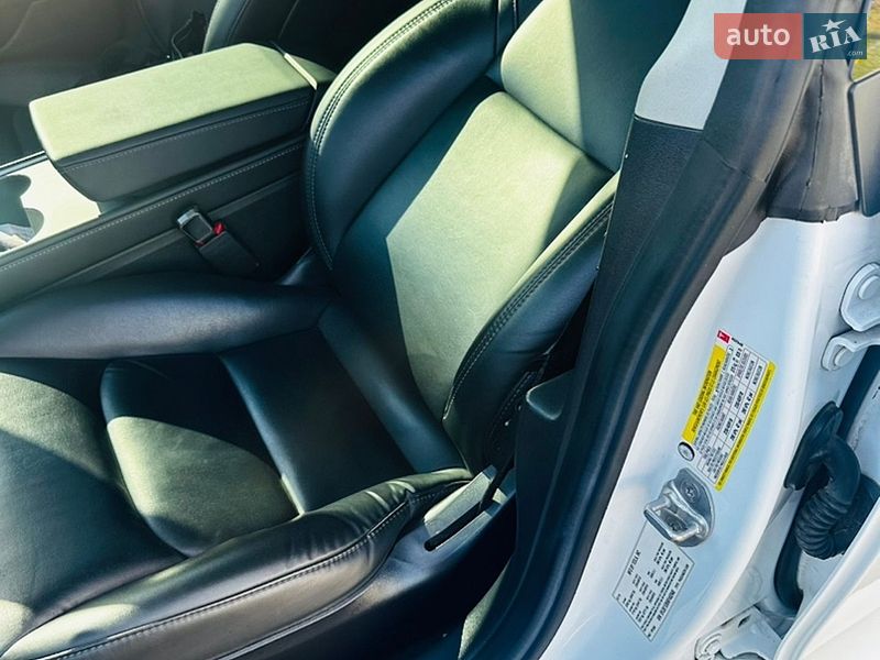 Седан Tesla Model 3 2019 в Киеве
