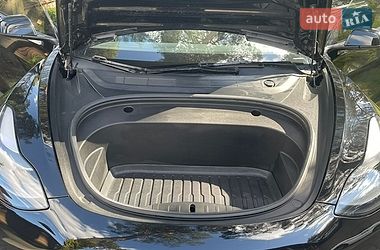Седан Tesla Model 3 2023 в Львові