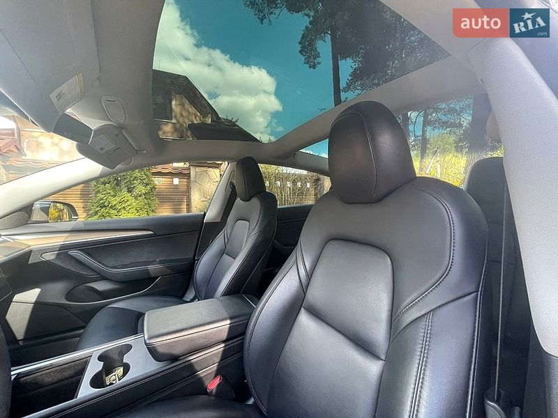 Седан Tesla Model 3 2023 в Львові