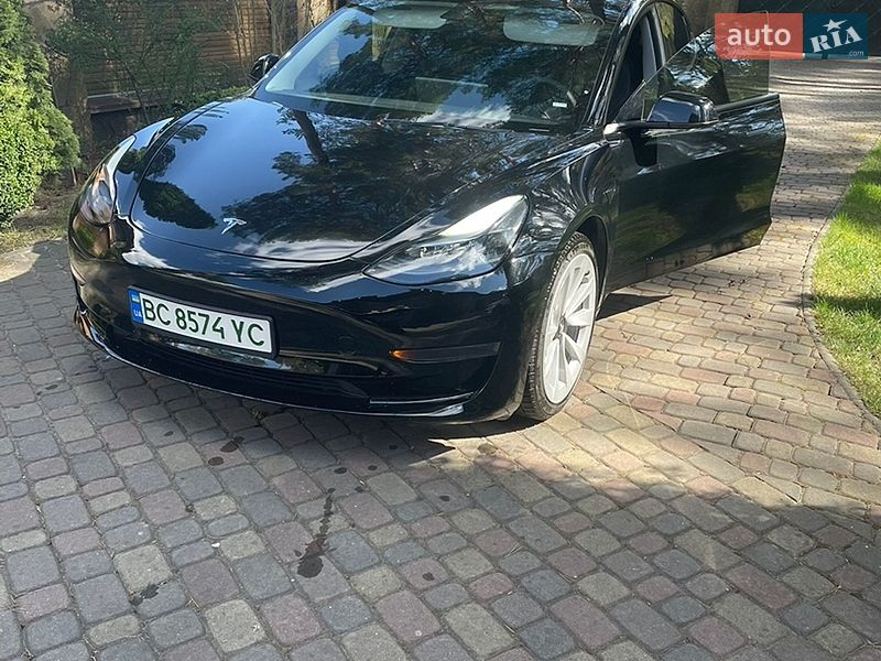 Седан Tesla Model 3 2023 в Львові