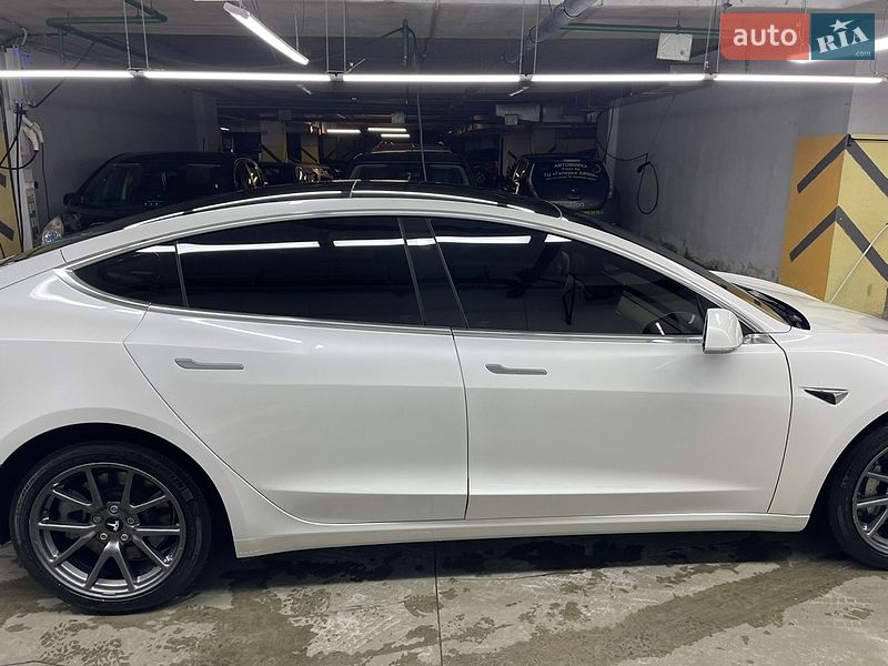 Седан Tesla Model 3 2019 в Одессе