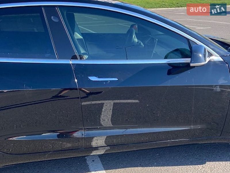 Седан Tesla Model 3 2019 в Львове