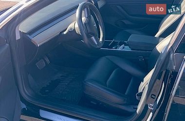 Седан Tesla Model 3 2019 в Львове