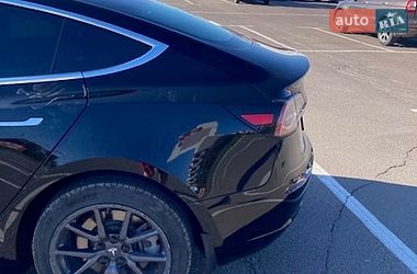 Седан Tesla Model 3 2019 в Львове