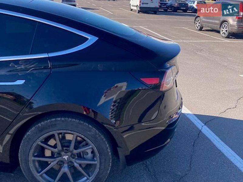 Седан Tesla Model 3 2019 в Львове