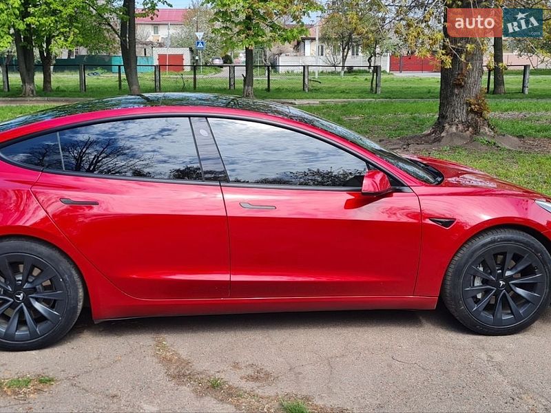 Седан Tesla Model 3 2022 в Черкассах