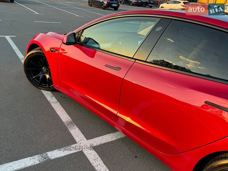 Седан Tesla Model 3 2022 в Киеве