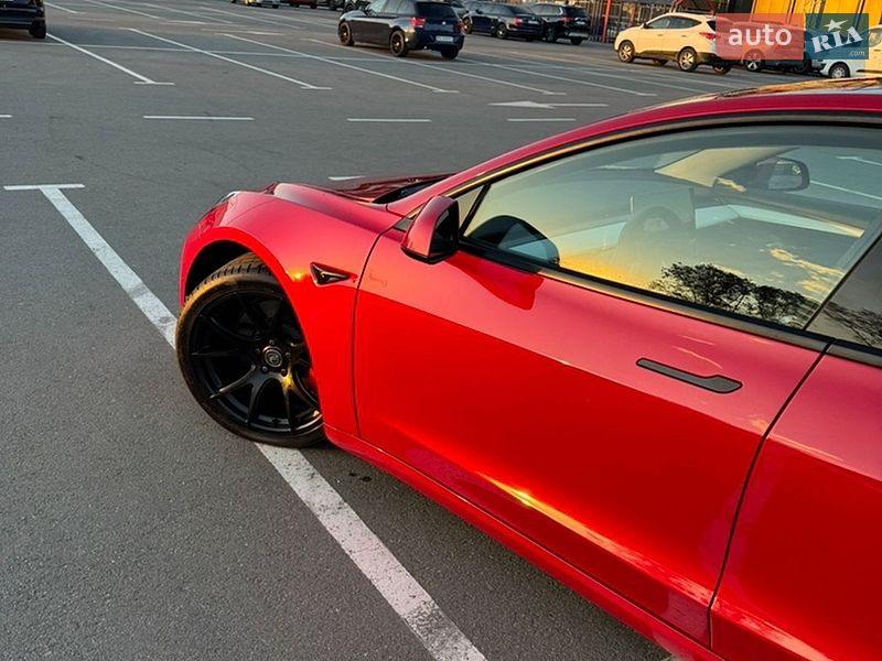 Седан Tesla Model 3 2022 в Киеве