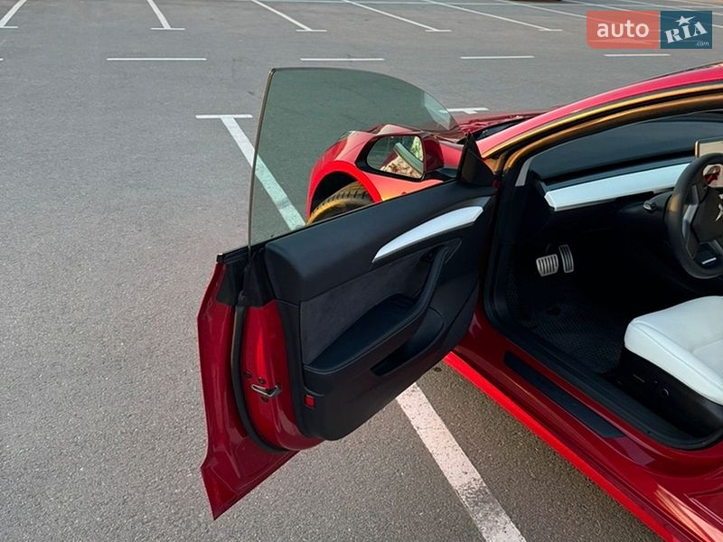 Седан Tesla Model 3 2022 в Киеве