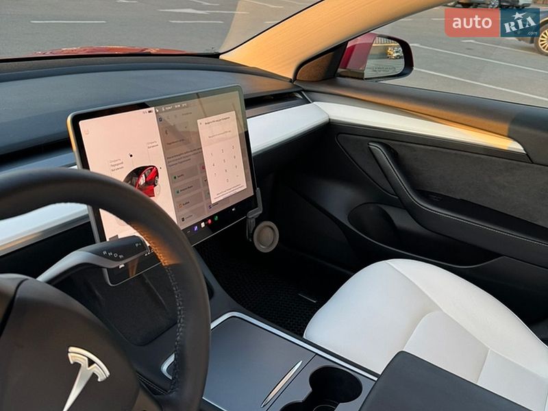 Седан Tesla Model 3 2022 в Киеве
