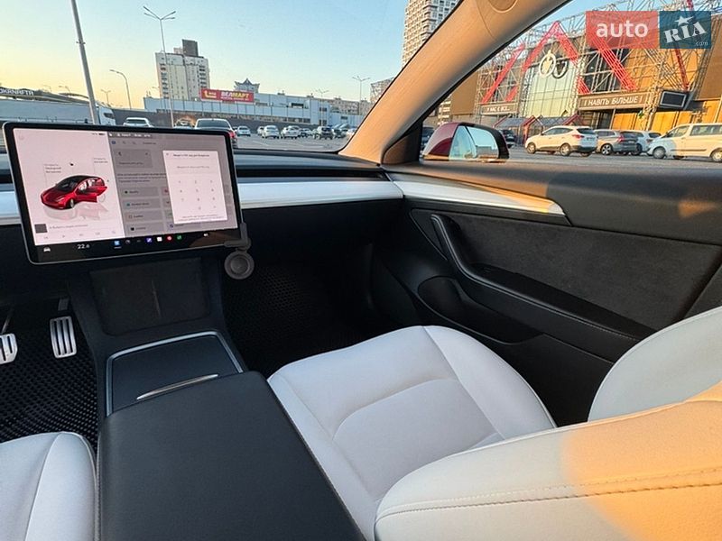 Седан Tesla Model 3 2022 в Киеве