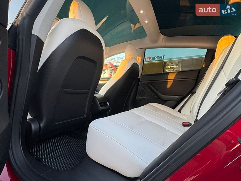 Седан Tesla Model 3 2022 в Киеве