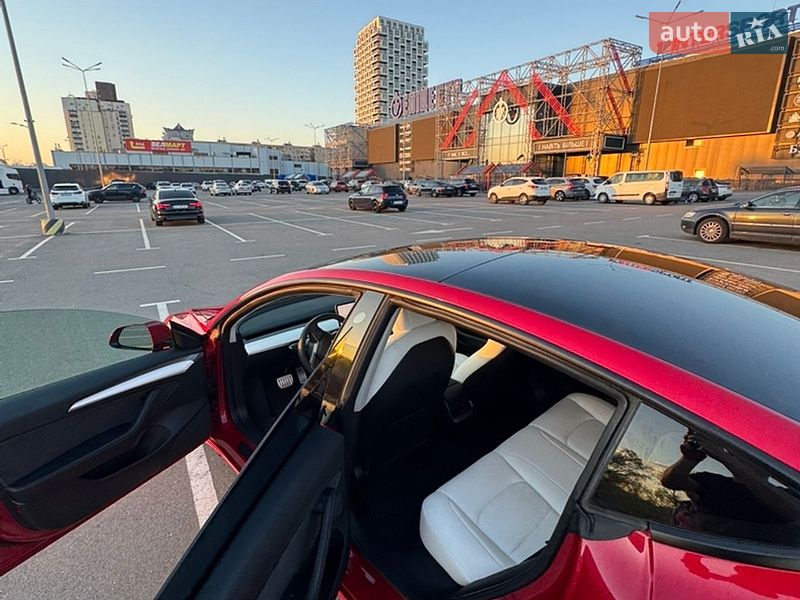 Седан Tesla Model 3 2022 в Киеве