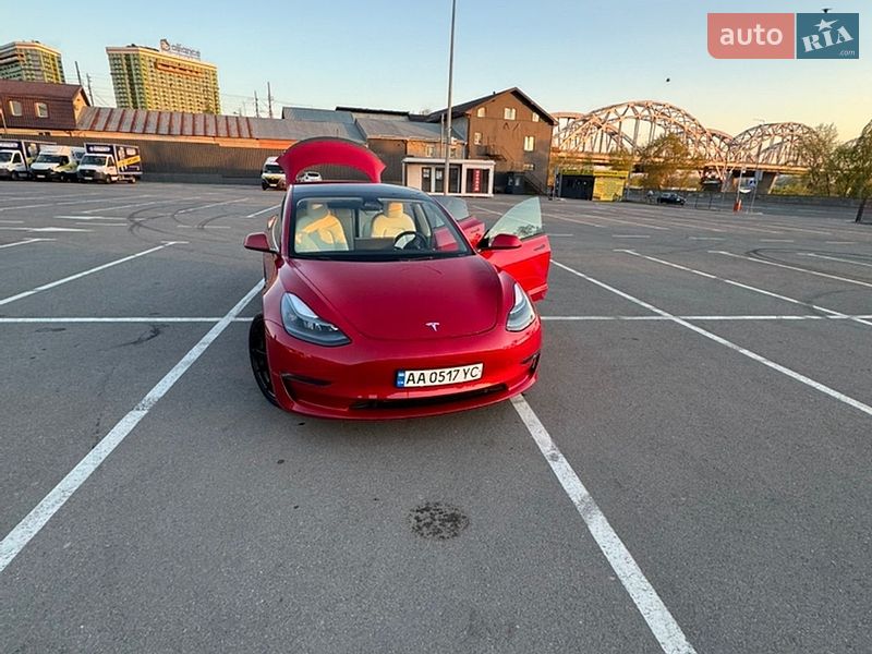 Седан Tesla Model 3 2022 в Киеве