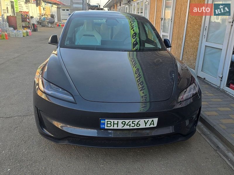 Tesla Model 3 2024