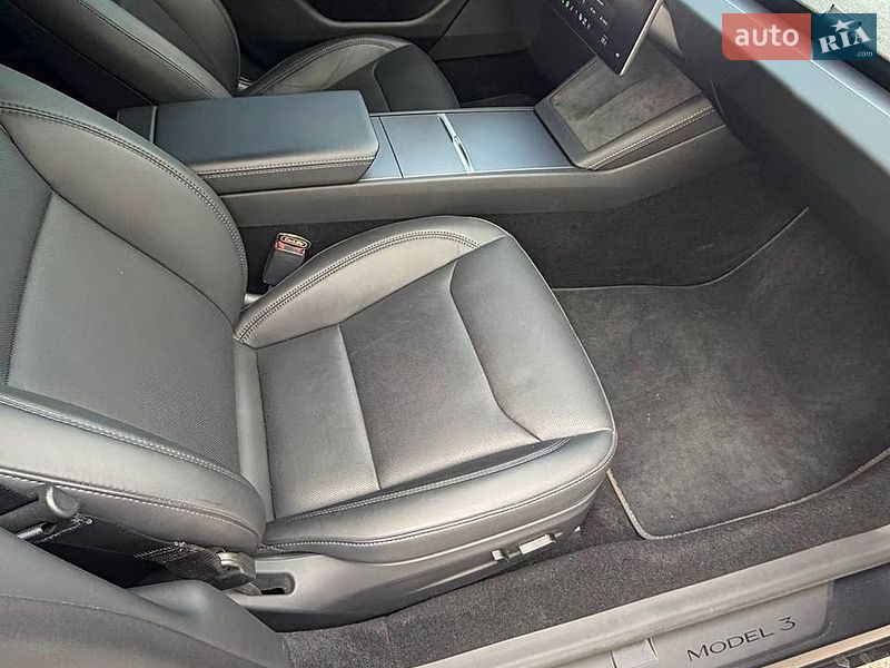 Седан Tesla Model 3 2024 в Ивано-Франковске