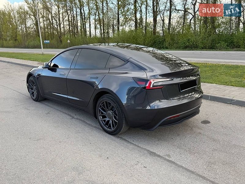 Седан Tesla Model 3 2024 в Ивано-Франковске