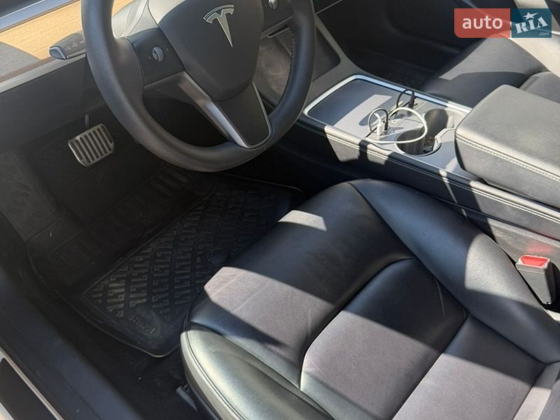 Седан Tesla Model 3 2022 в Киеве