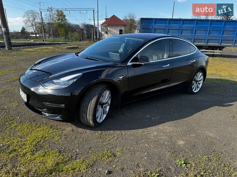 Седан Tesla Model 3 2018 в Киеве