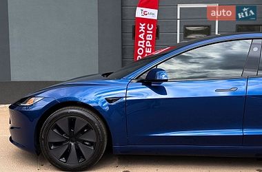 Седан Tesla Model 3 2025 в Києві