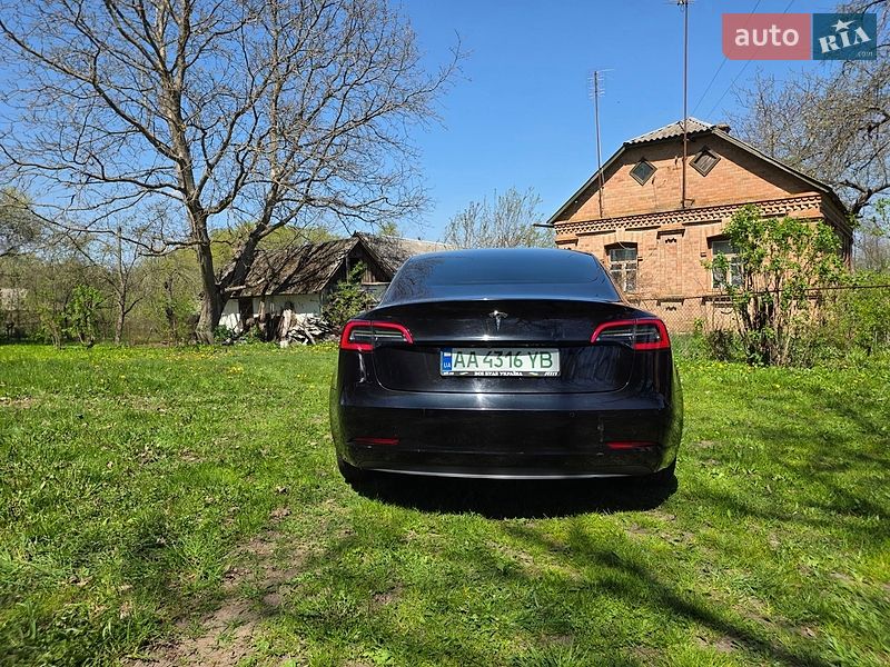 Седан Tesla Model 3 2018 в Бердичеве