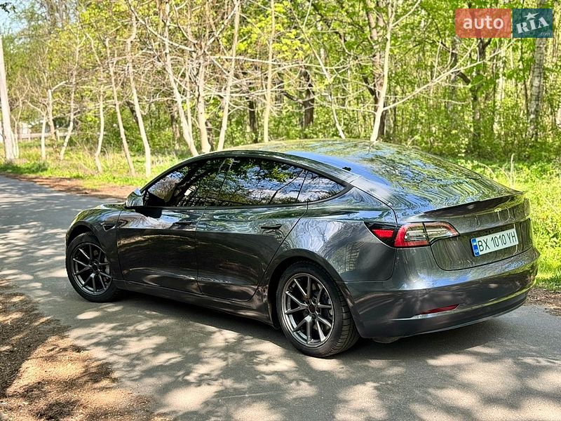 Седан Tesla Model 3 2021 в Виннице