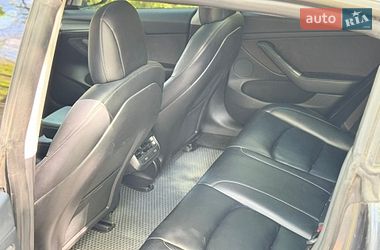 Седан Tesla Model 3 2021 в Виннице