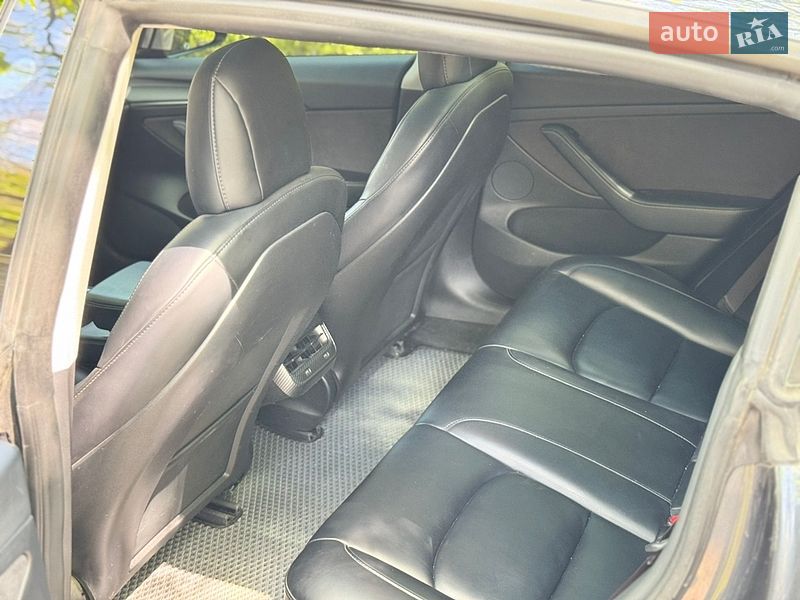 Седан Tesla Model 3 2021 в Виннице