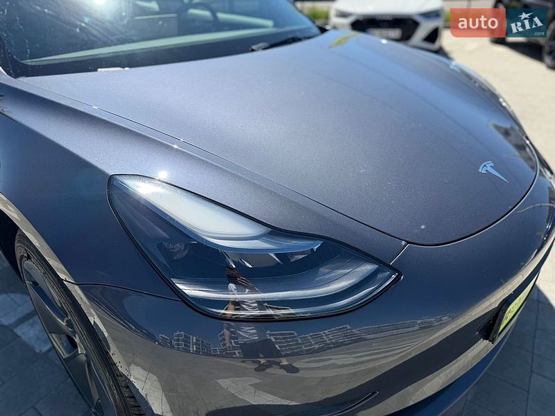 Седан Tesla Model 3 2023 в Львове
