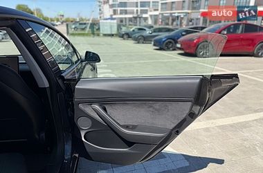 Седан Tesla Model 3 2023 в Львове